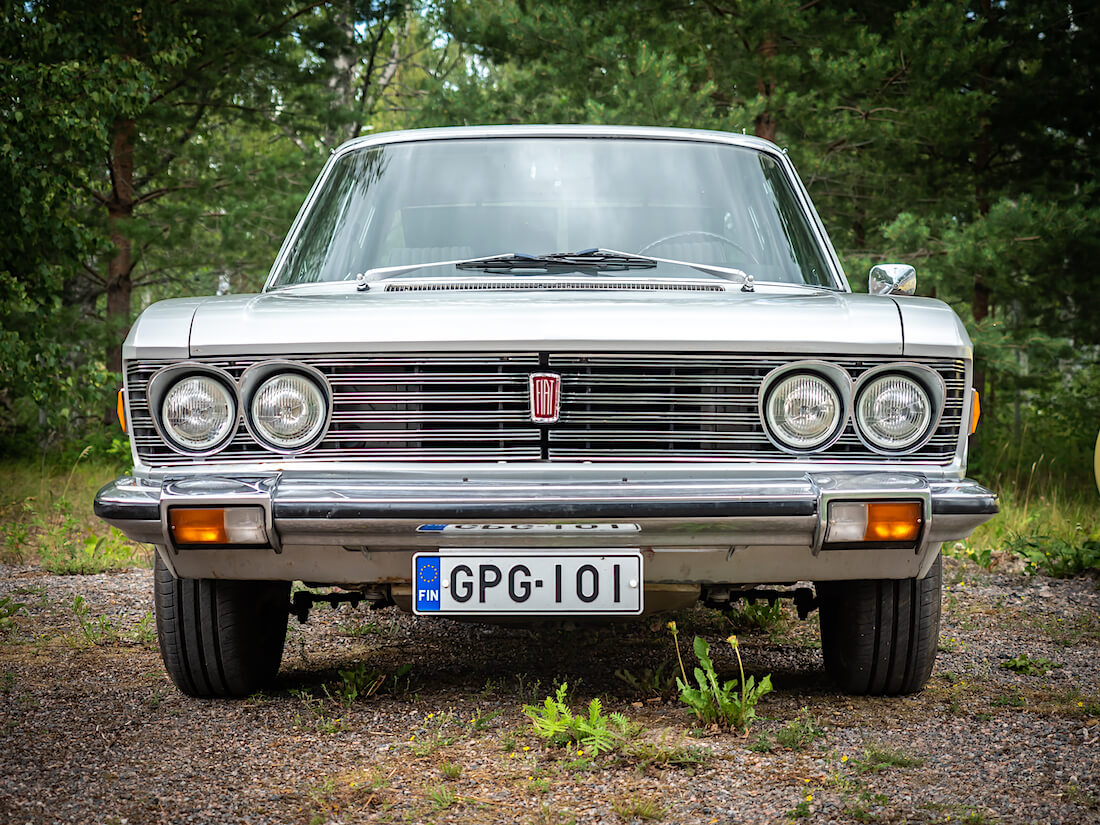 1973 Fiat 130B edestä