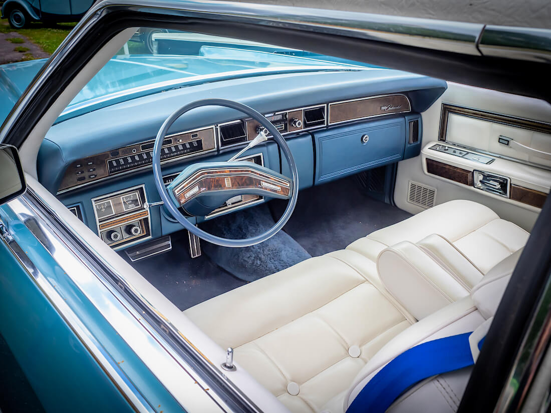 1976 Lincoln Continental nahkasisusta