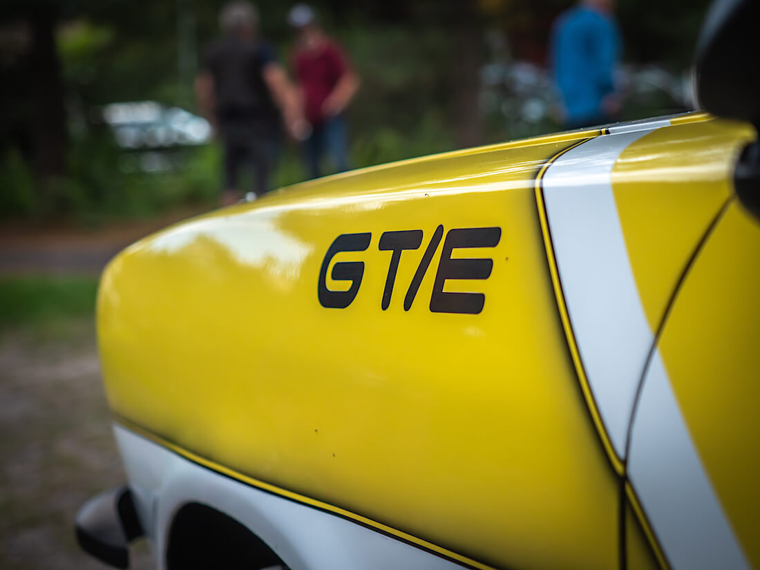 Opel Kadett GT/E tarra lokasuojassa