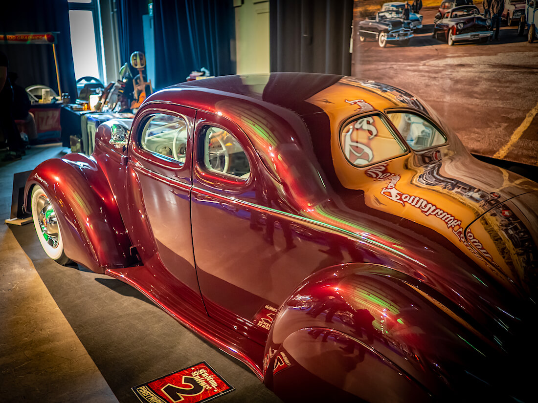 1937 Ford Coupe Custom takaa