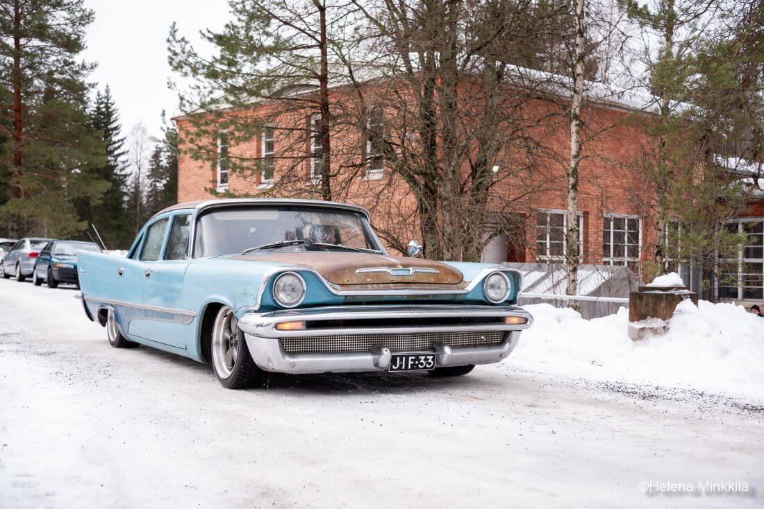 1957 DeSoto FireSweep talvisessa cruising tapahtumassa