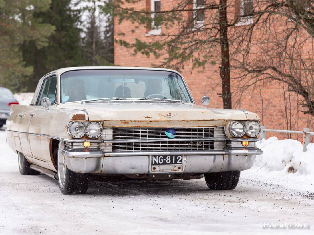 1963 Cadillac talvimaisemassa