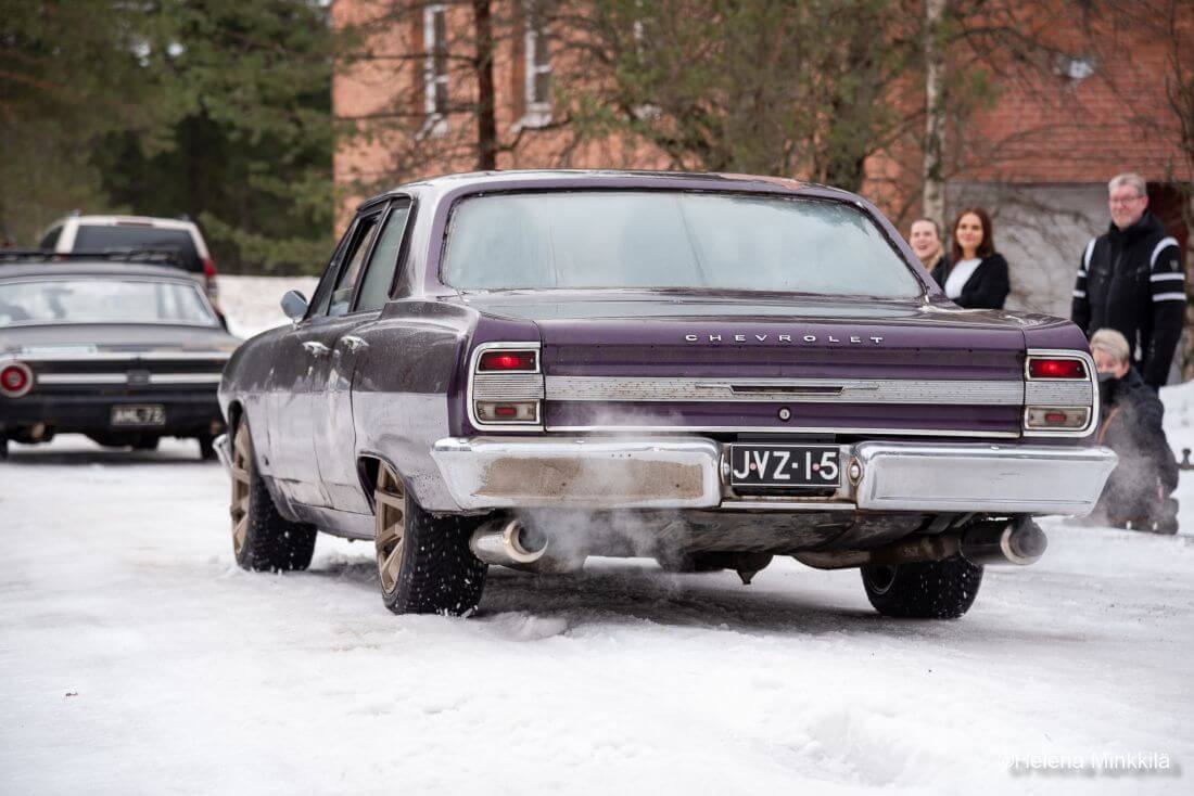 1964 Chevrolet 4d talvitapahtumassa