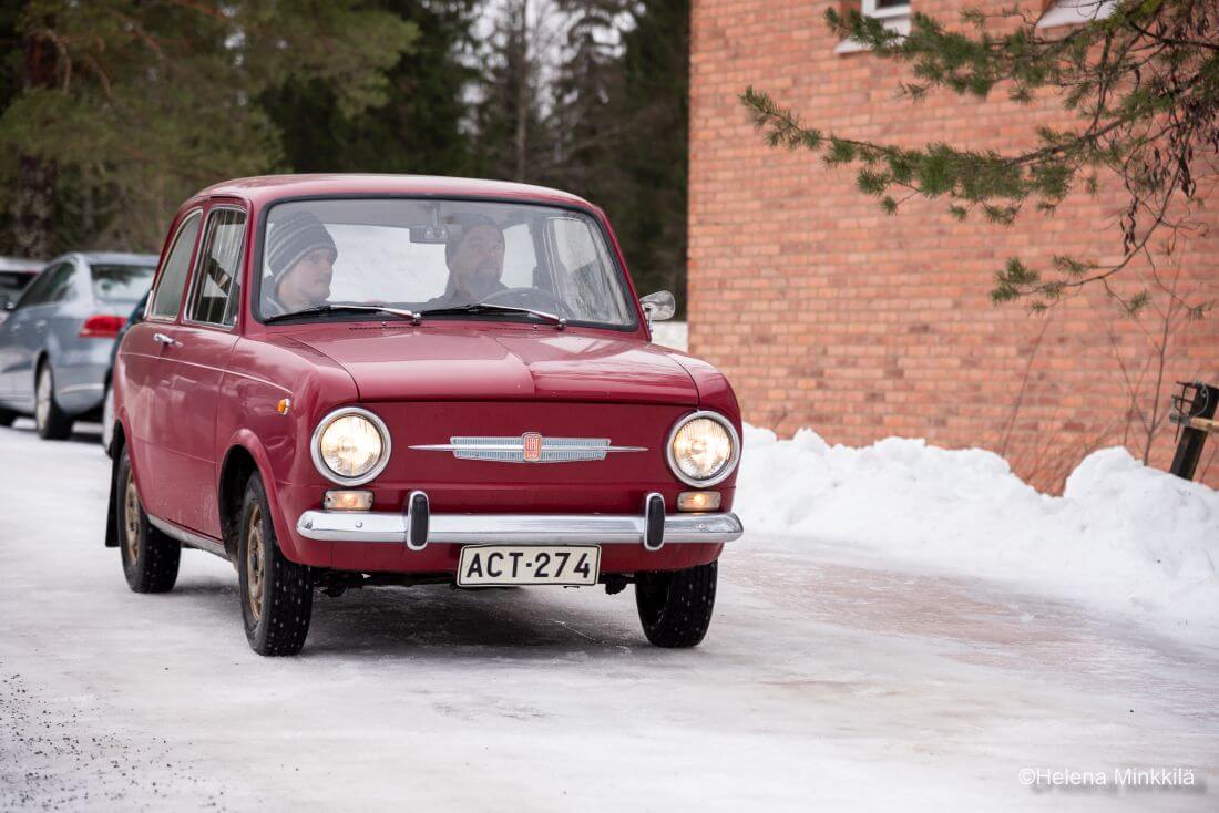 1974 Fiat 850 autotapahtumassa talvella