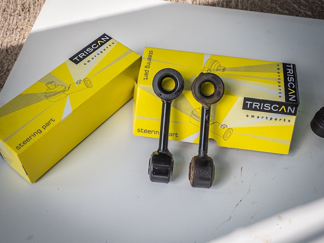 Volkswagen VW T4 uusi ja vanha kallistuksenvaimentimen koiranluu vierekkäin