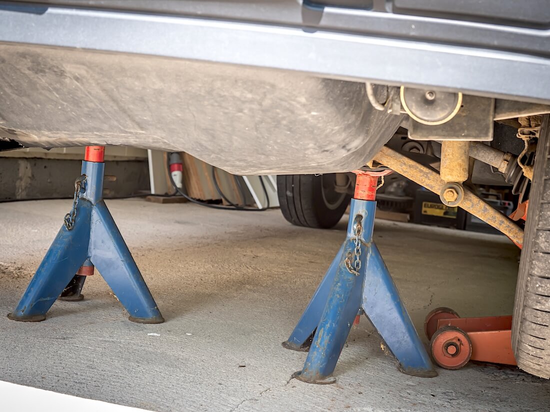 Volkswagen VW T4 tuettuna pukeille apurongosta