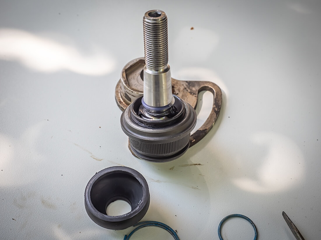 Volkswagen VW T4 pallonivelen rasvaaminen