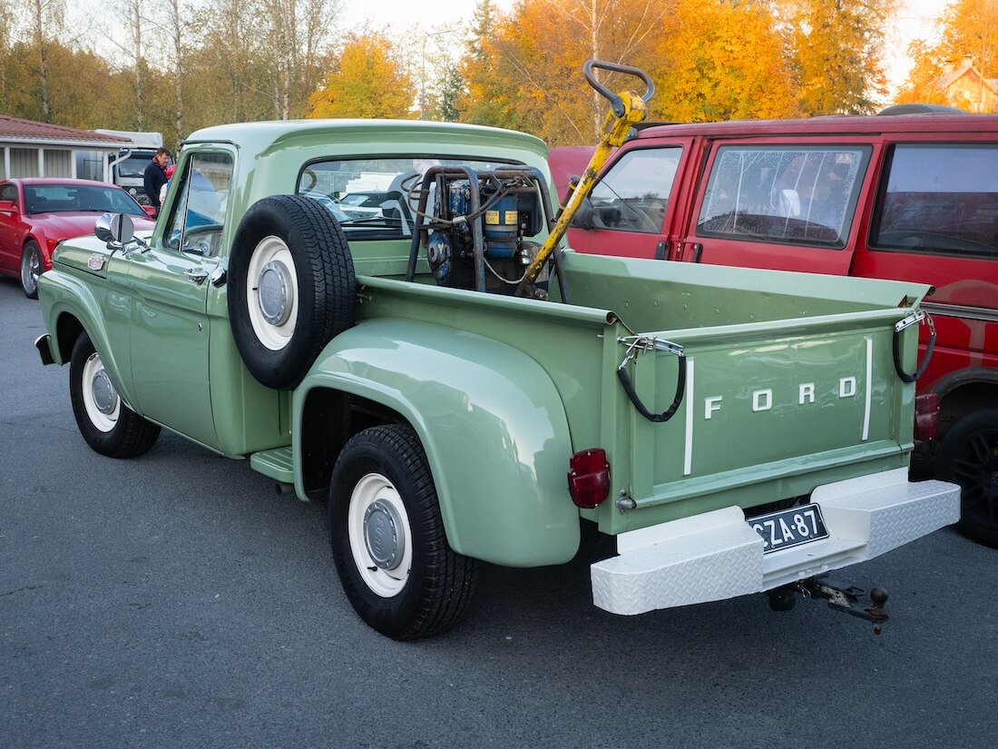 1963 Ford F-100 Flareside pickup takaa