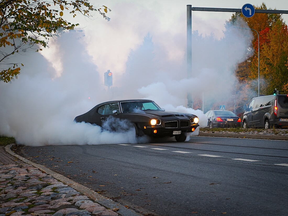 1972 Pontiac LeMans burnout