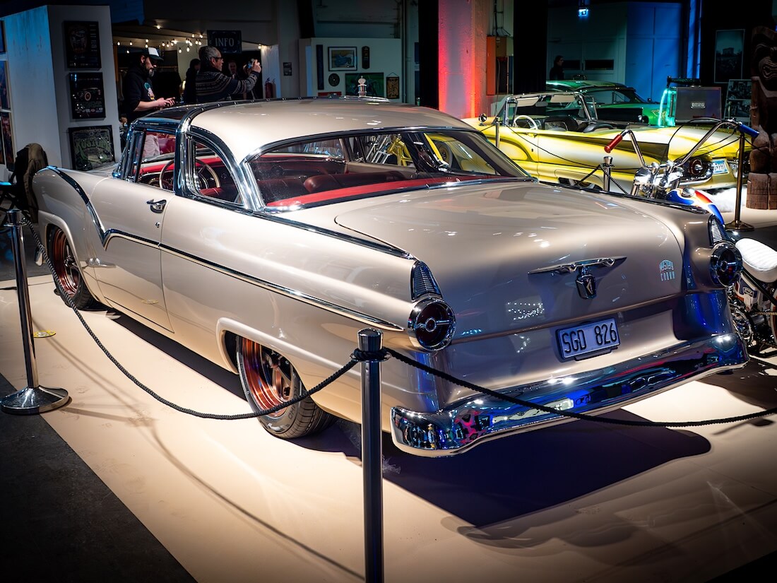 1955 Ford Crown Victoria Custom lasikatto takaa