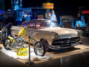 Ford Crown Victoria ja H-D chopper Kustom Kulture Show 2026 tapahtumassa