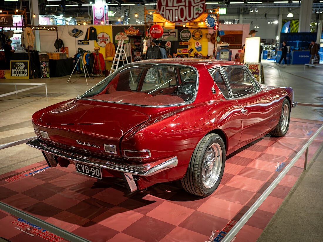 1964 Studebaker Avanti R4 takaa