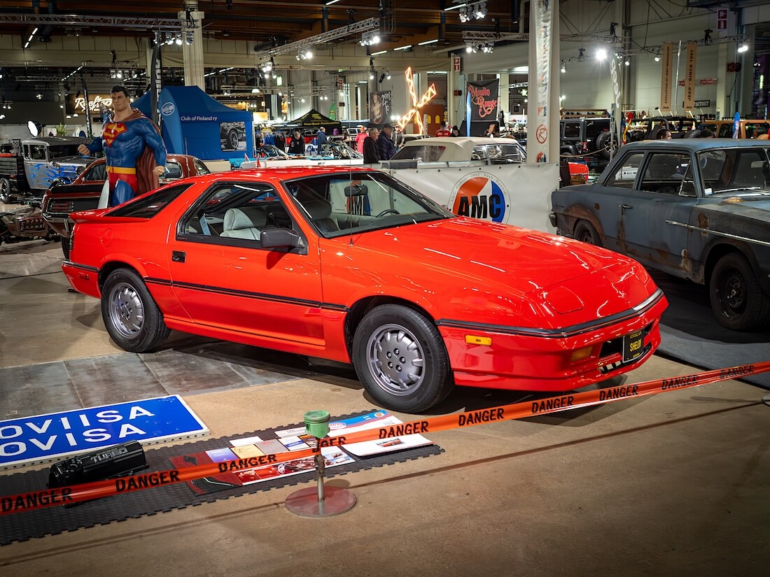 Punainen 1988 Chrysler Dodge Daytona Shelby Z 2.2L Turbo